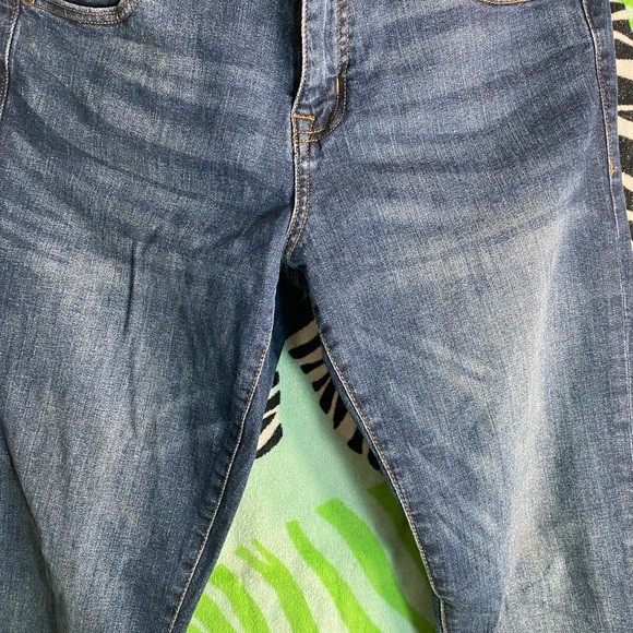 2 pairs one dark and one light same size and style 8L - Picture 13 of 16